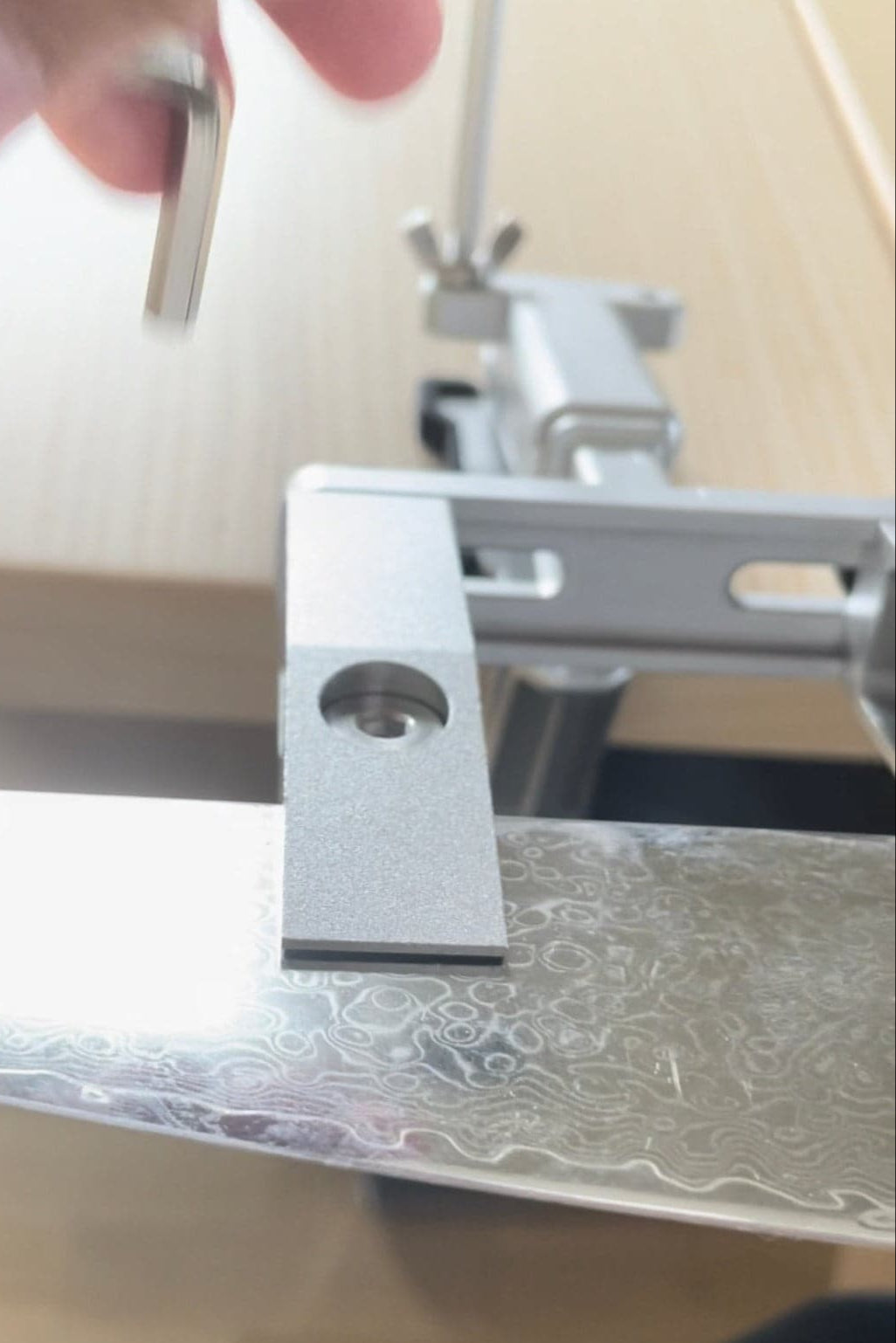 SwiftEdge Cross: Knife sharpening system with adjustable angle and diamond edge