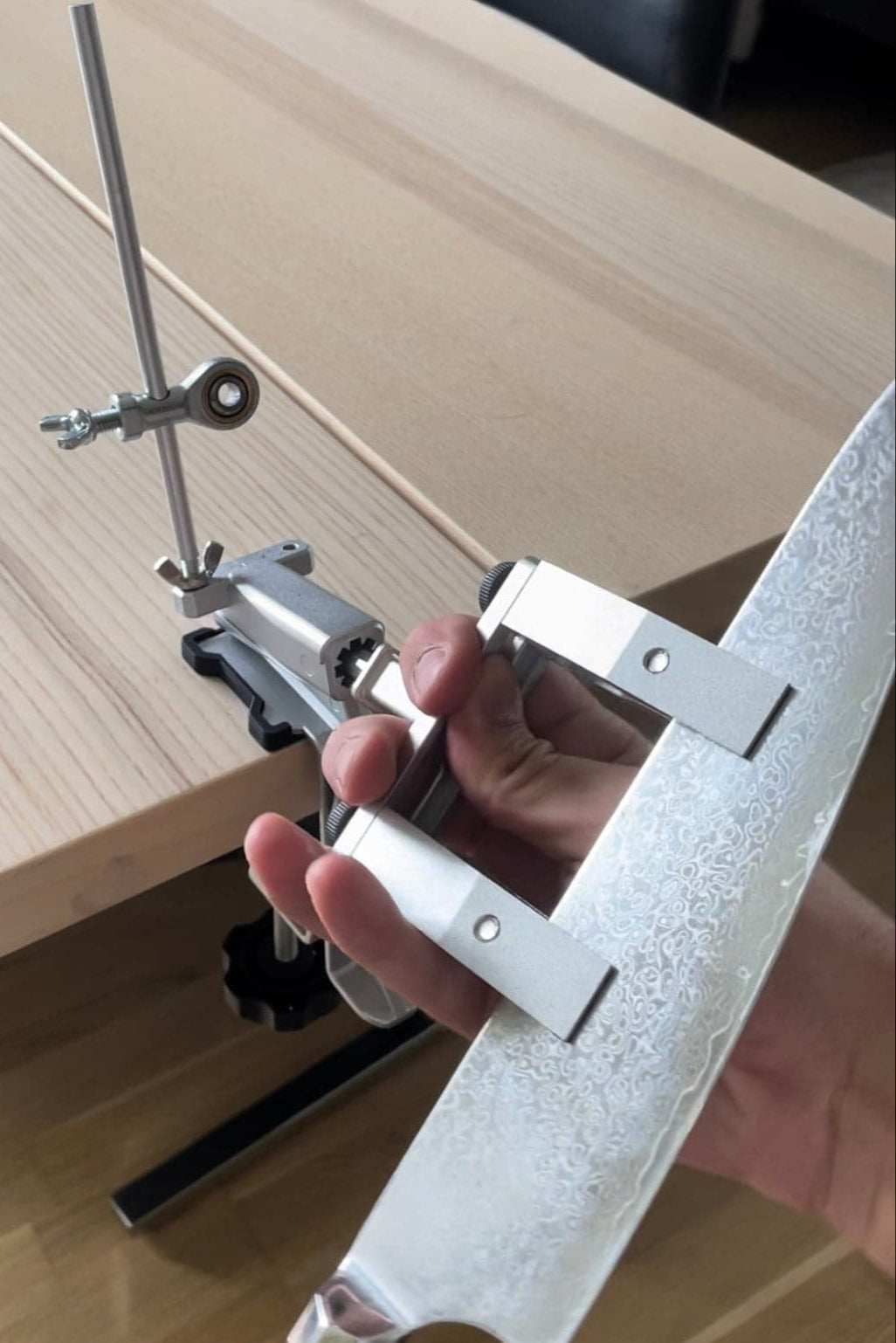 SwiftEdge Cross: Knife sharpening system with adjustable angle and diamond edge