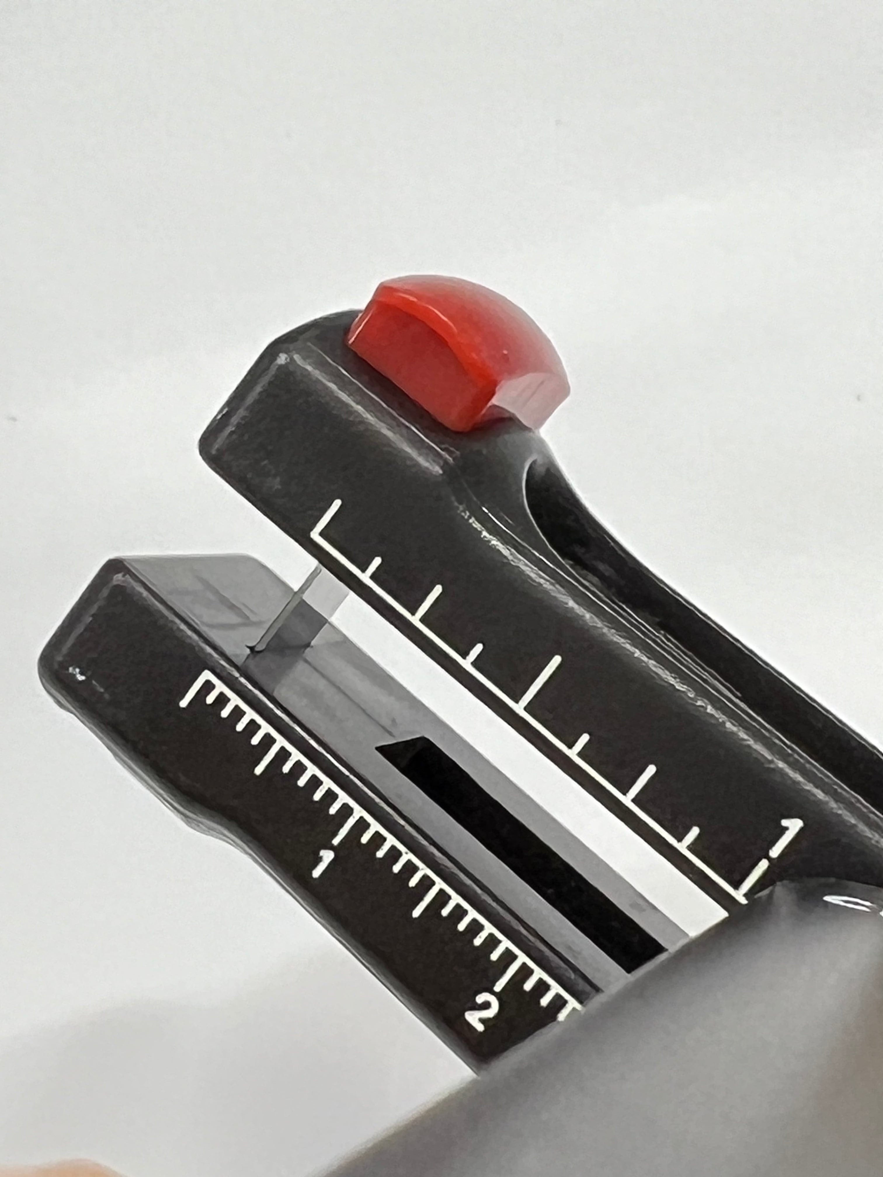 Knife for strapping leather.