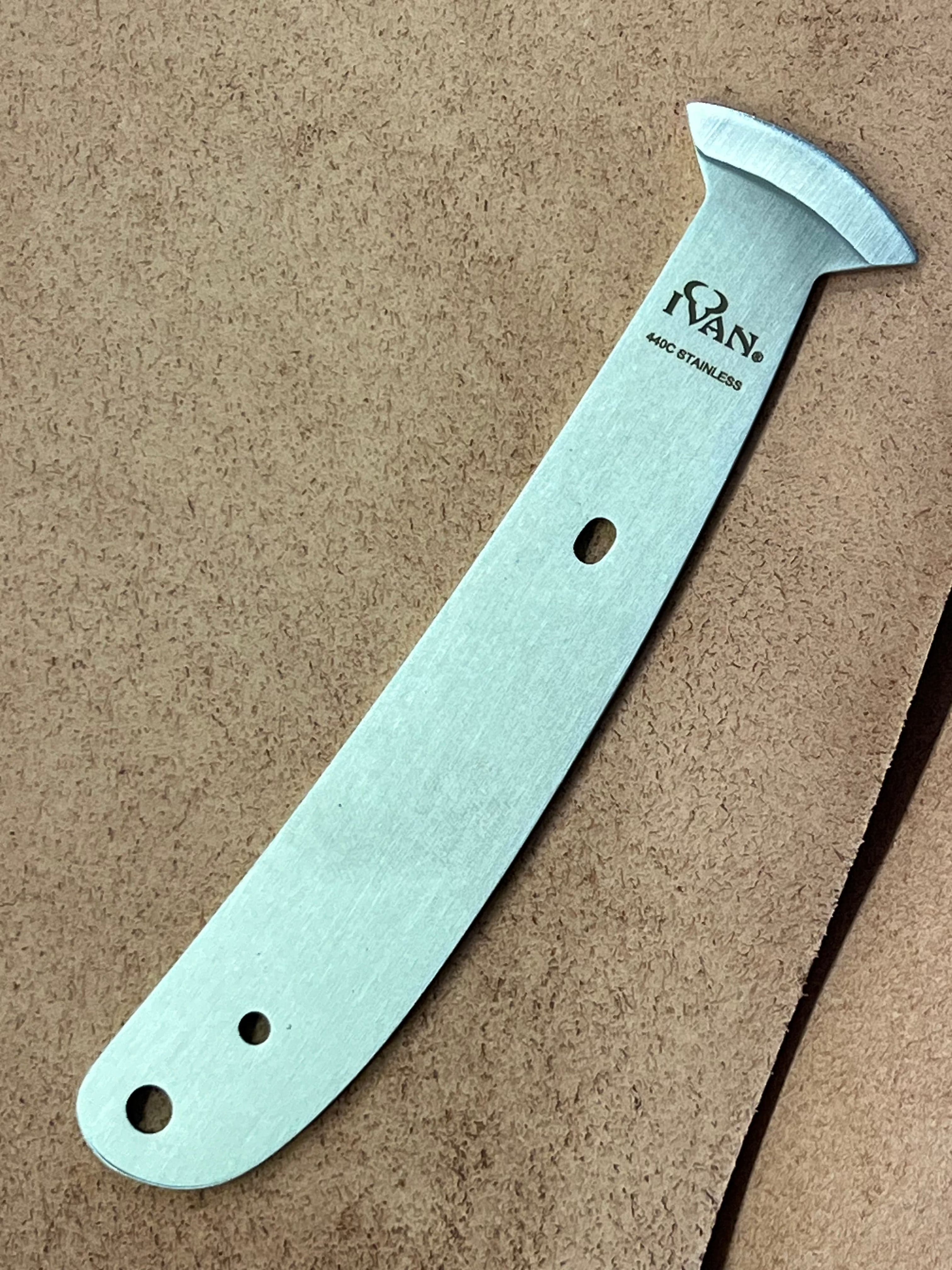 Rounded small leather knife blade in French style