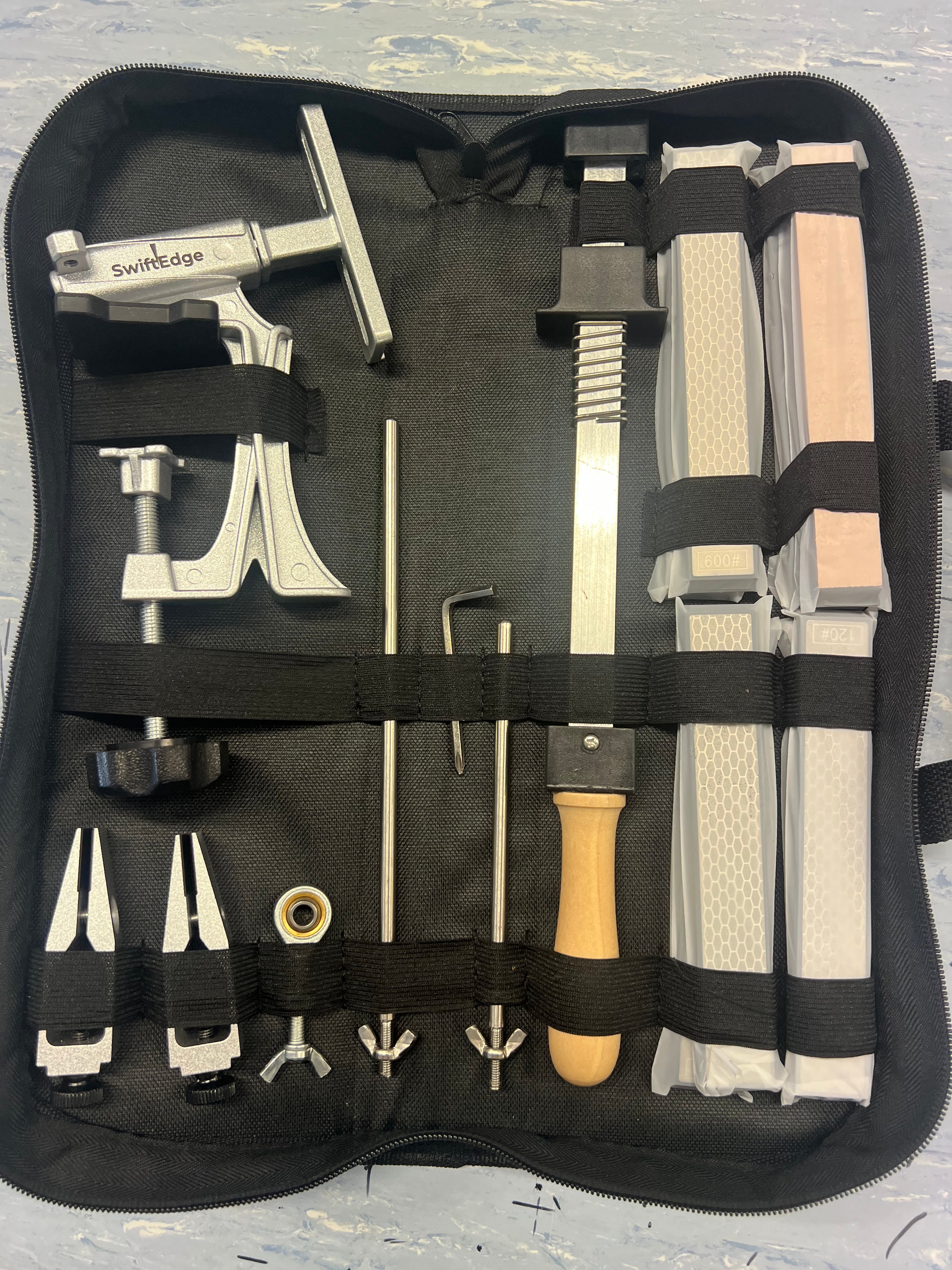 SwiftEdge Cross: Knife sharpening system with adjustable angle and diamond edge