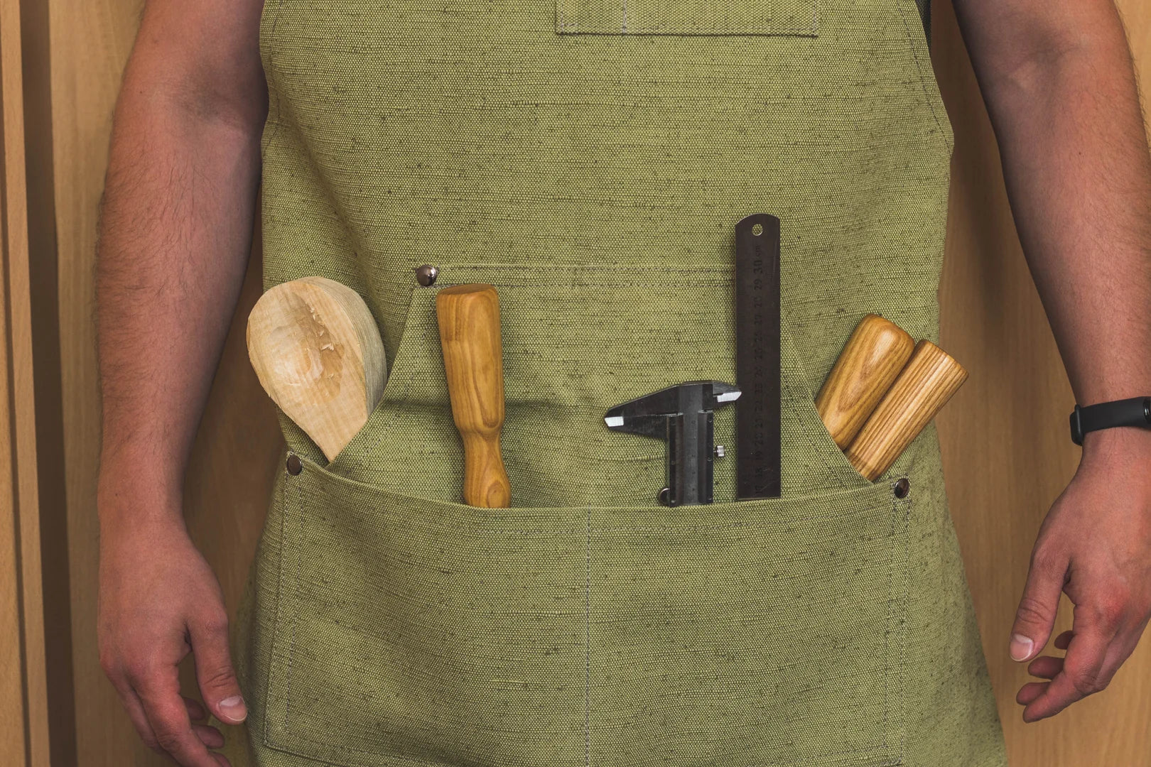 Adjustable apron in green canvas AP1