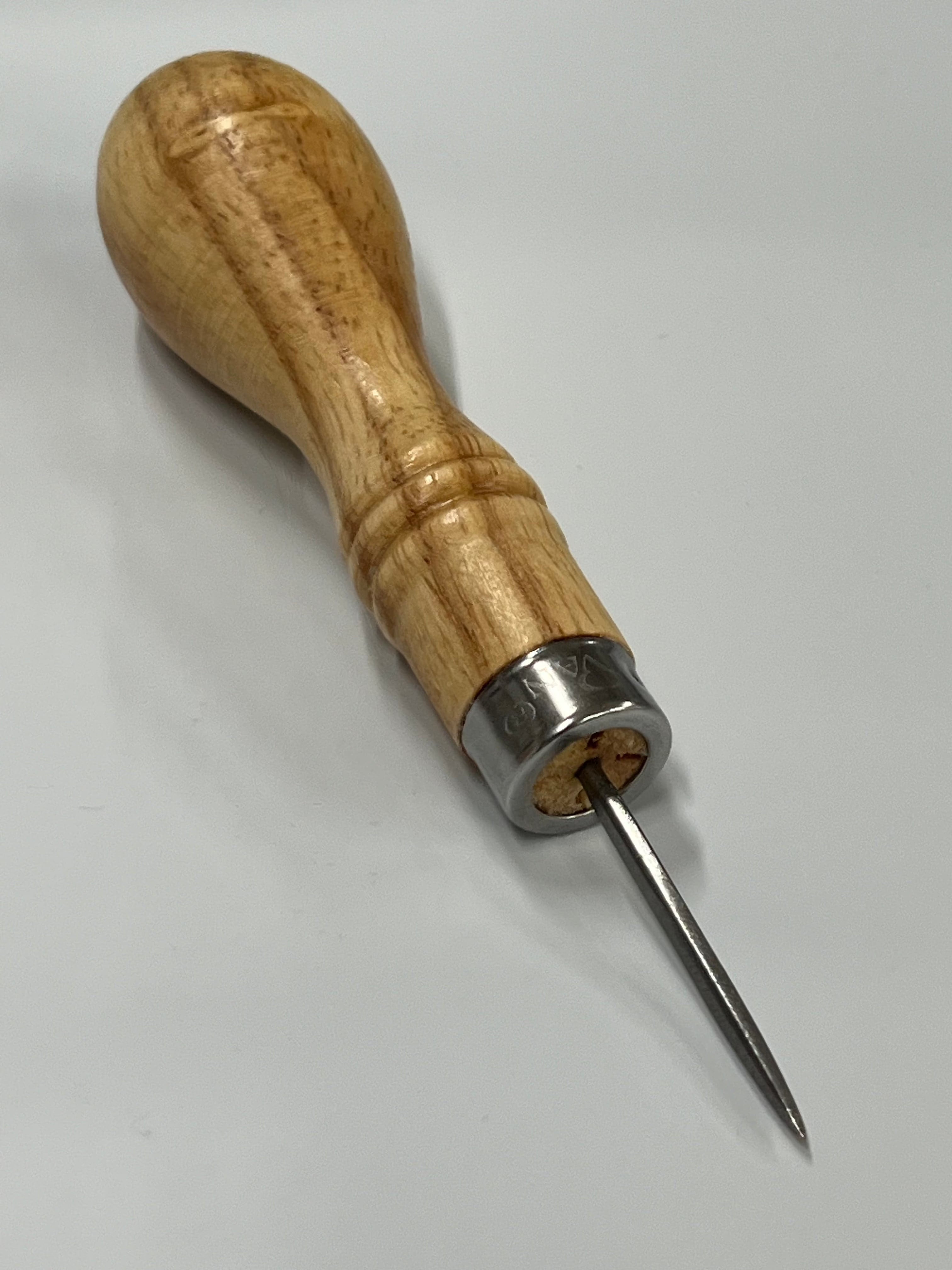 Awl with diamond-cut blade