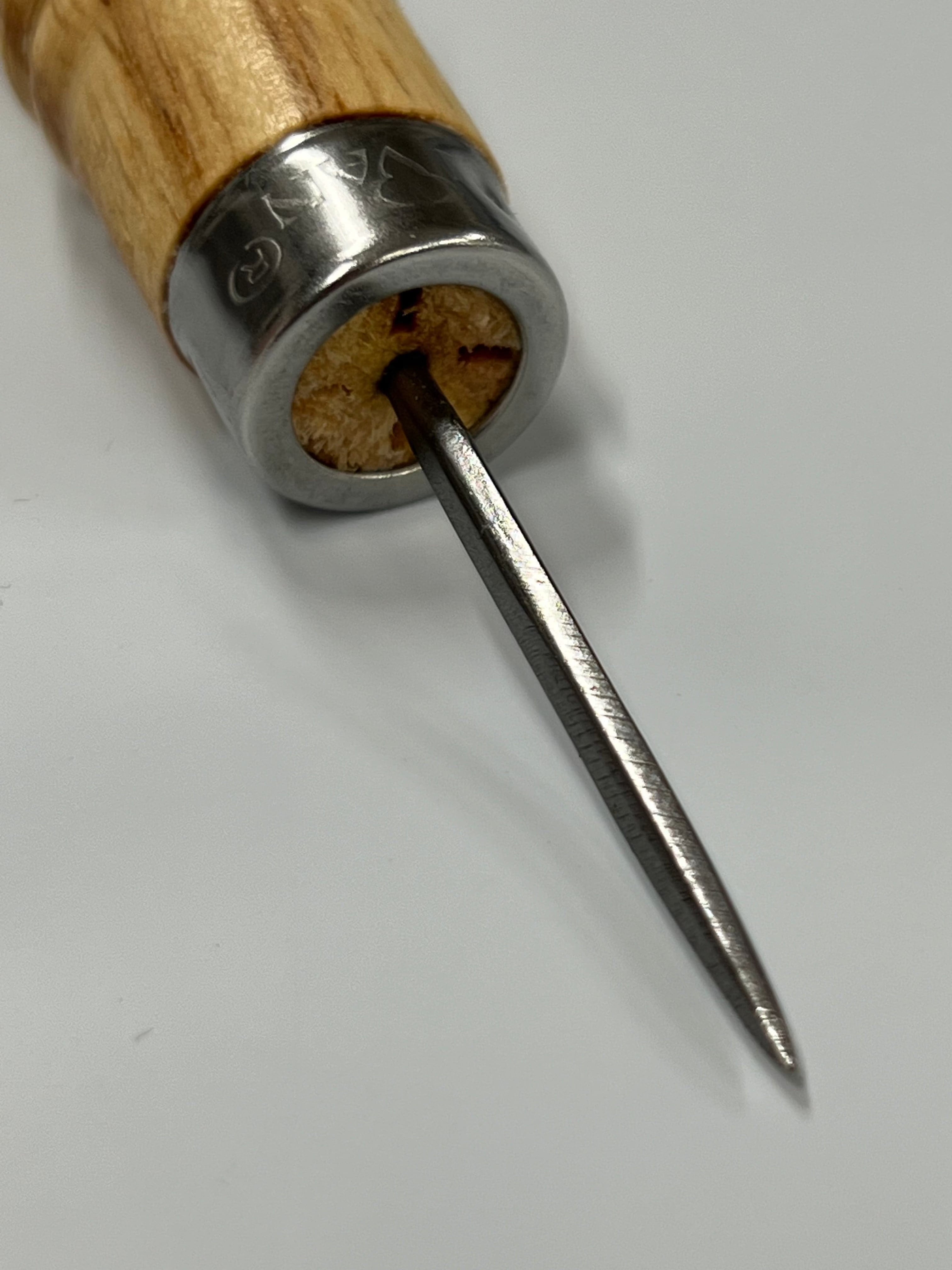 Awl with diamond-cut blade