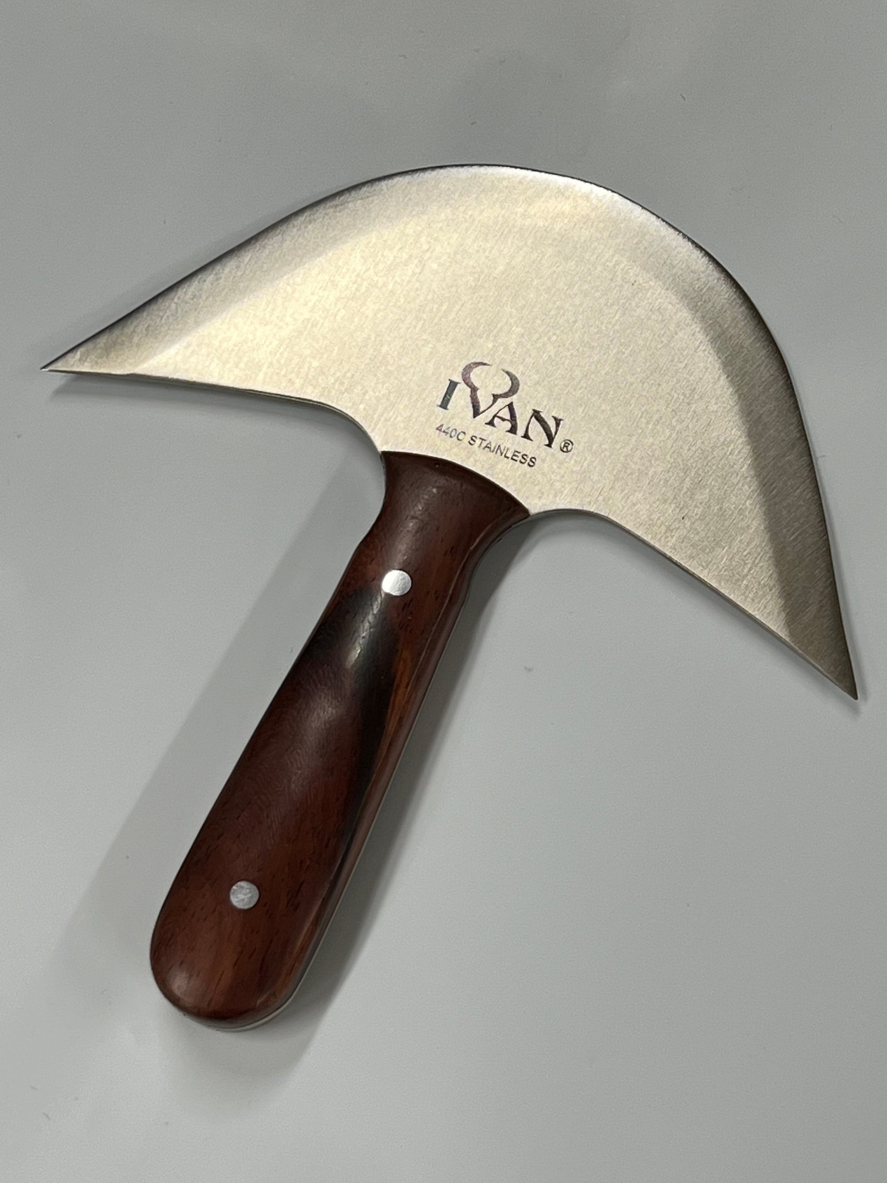 Round leather knife in French style