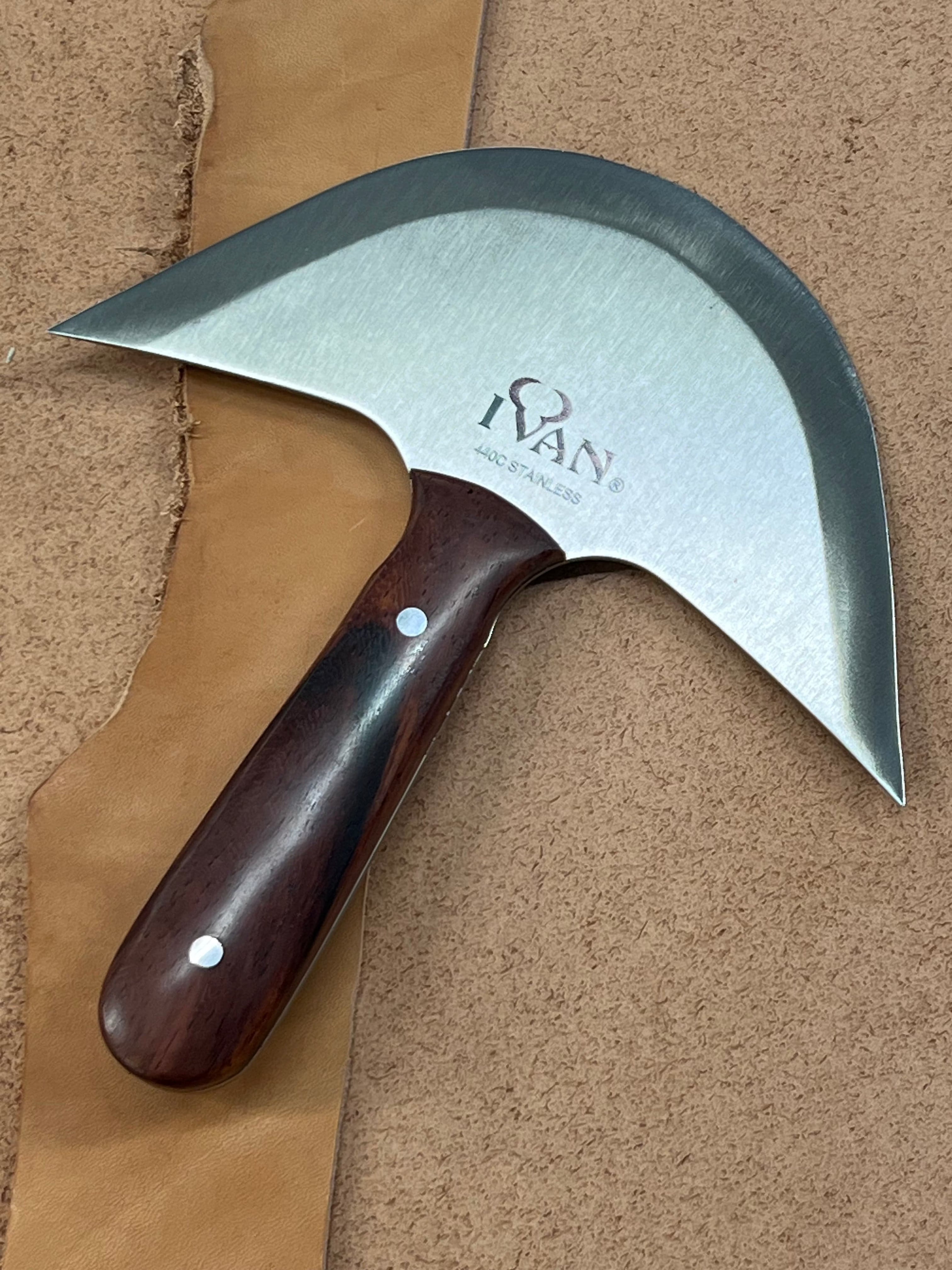 Round leather knife in French style
