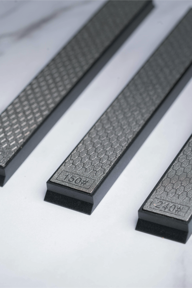 SwiftEdge Cross: Knife sharpening system with adjustable angle and diamond edge