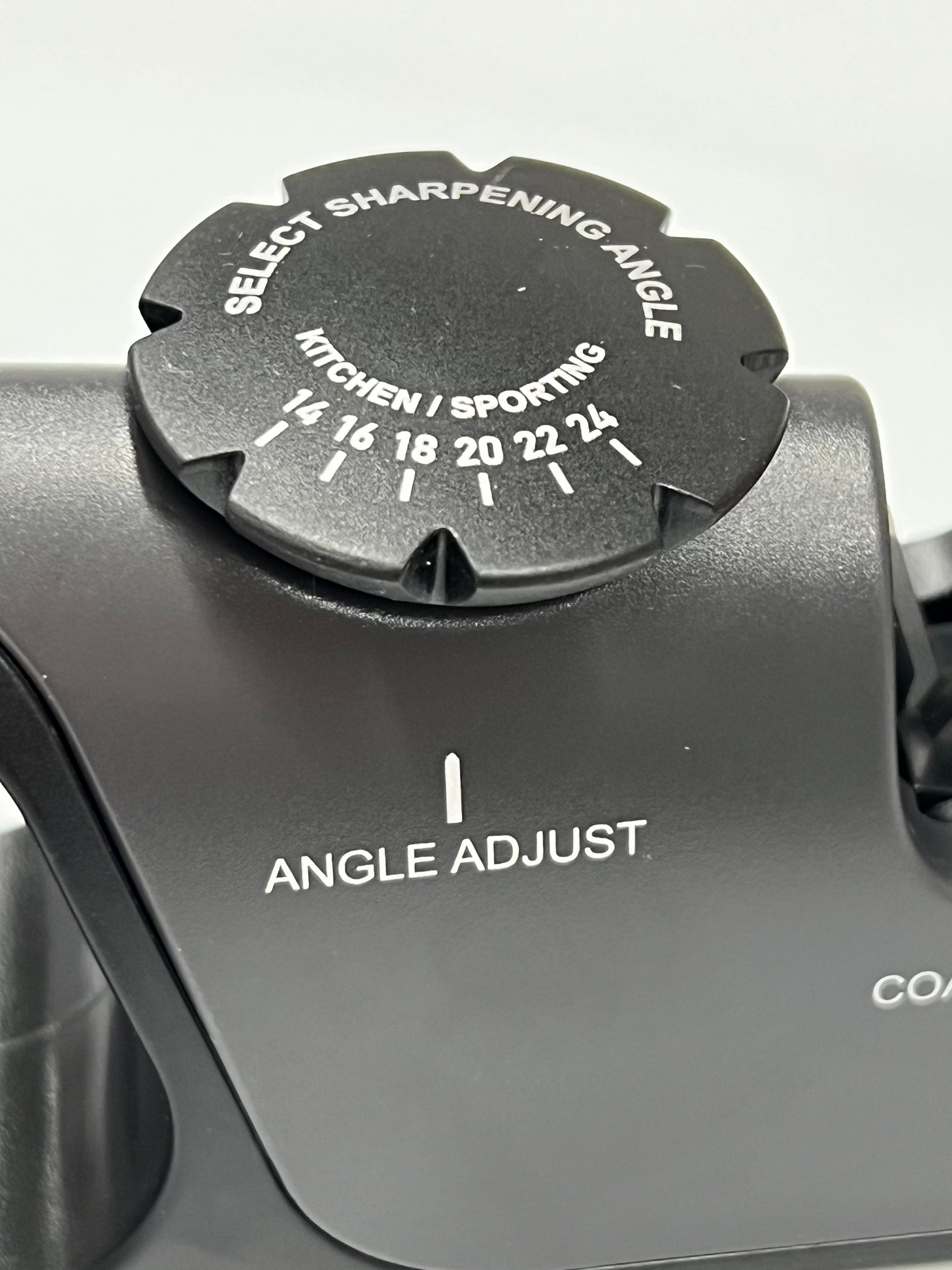 Fast knife sharpener with adjustable angle RISAM RM023